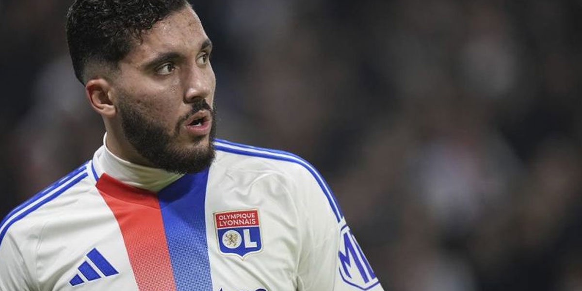 Manchester United Pimpin Perburuan Bintang Lyon, Rayan Cherki!