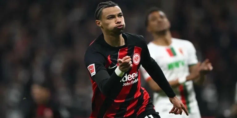 Rumor Transfer: Liverpool Bersaing Ketat dengan Chelsea untuk Hugo Ekitike